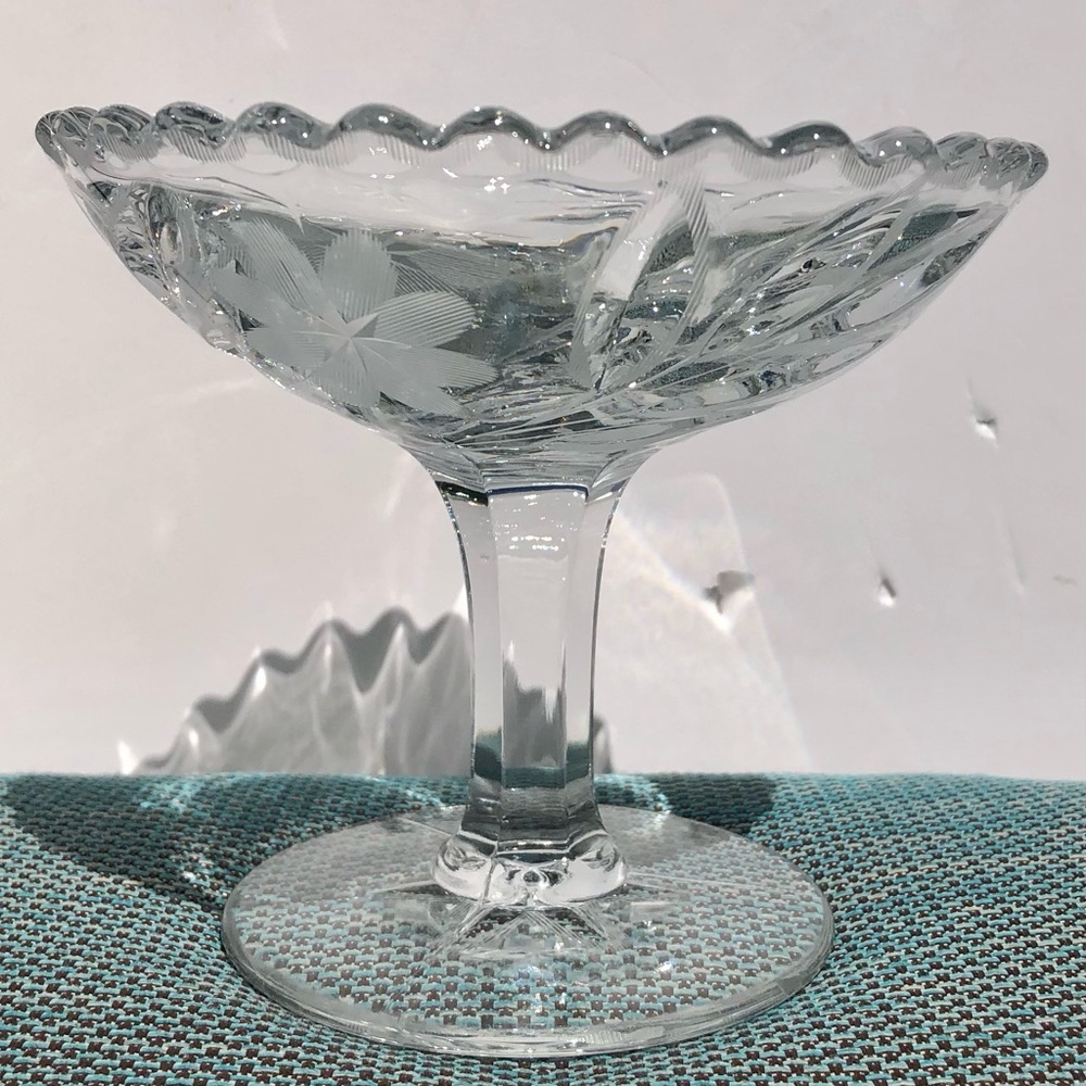 CRYSTAL PEDESTAL DISH CLEAR FLOWERED TRAY CANDIES, COOKIES BOWL 5" X5.5"